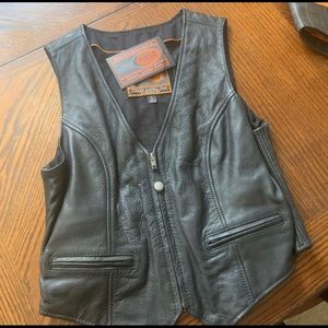 Ladies leather motorcycle vest. Size Large.